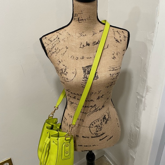 Marc Jacobs Handbags - Marc Jacobs Crossbody Handbag